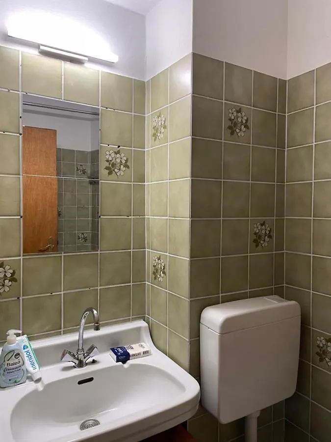 Lovely Room In Duesseldorf Nearly Duesseldorf Hbf גרמניה